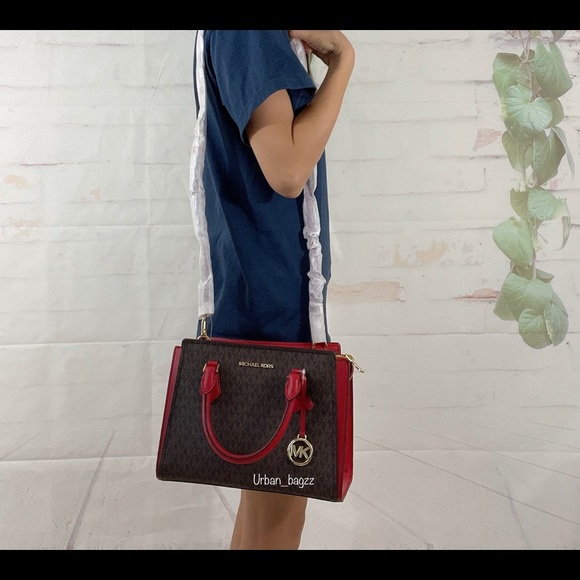 Michael Kors Hope Medium Messenger - Picture 11 of 12